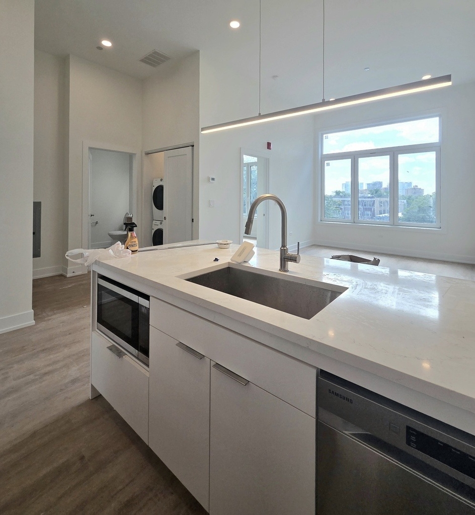 1537 N Orleans Avenue - Photo 2