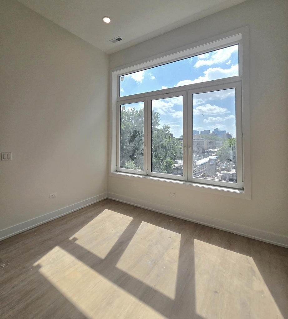 1537 N Orleans Avenue - Photo 3
