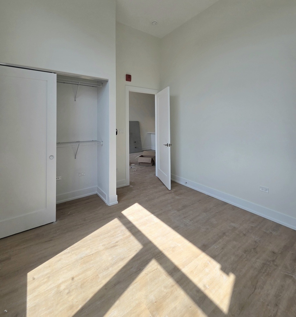 1537 N Orleans Avenue - Photo 8