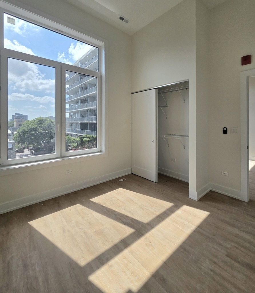 1537 N Orleans Avenue - Photo 7