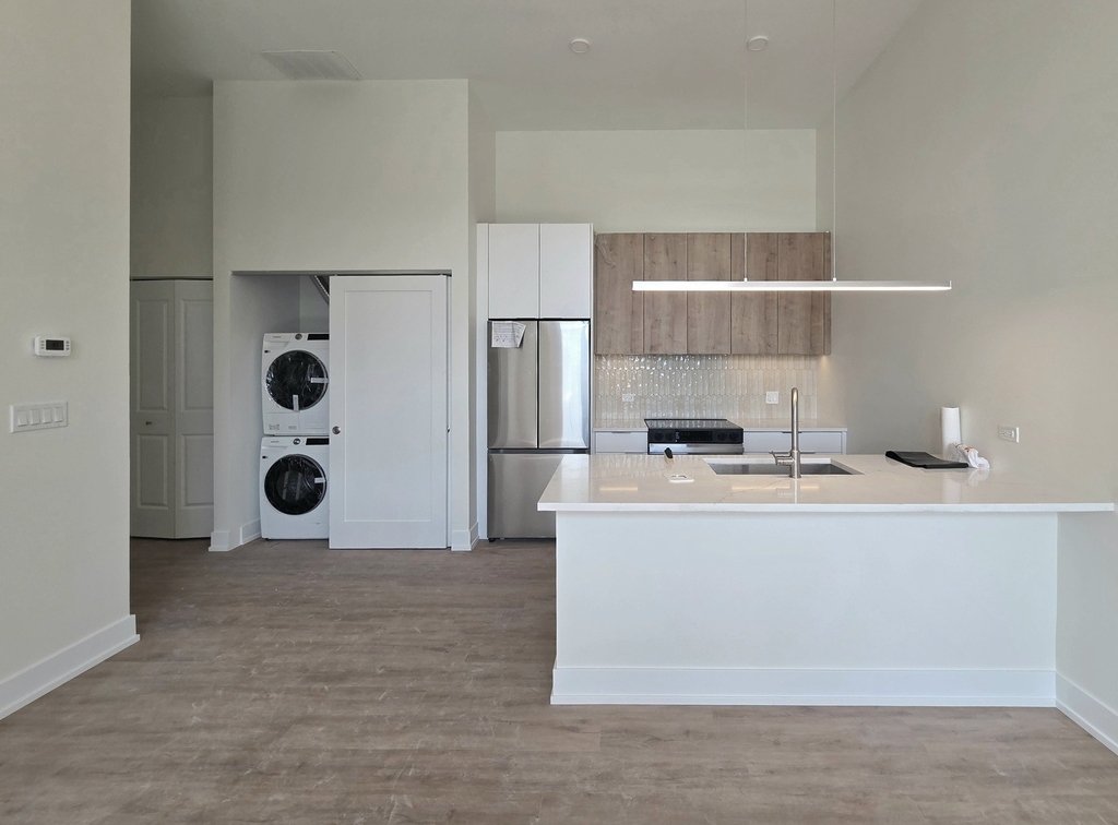 1537 N Orleans Avenue - Photo 2
