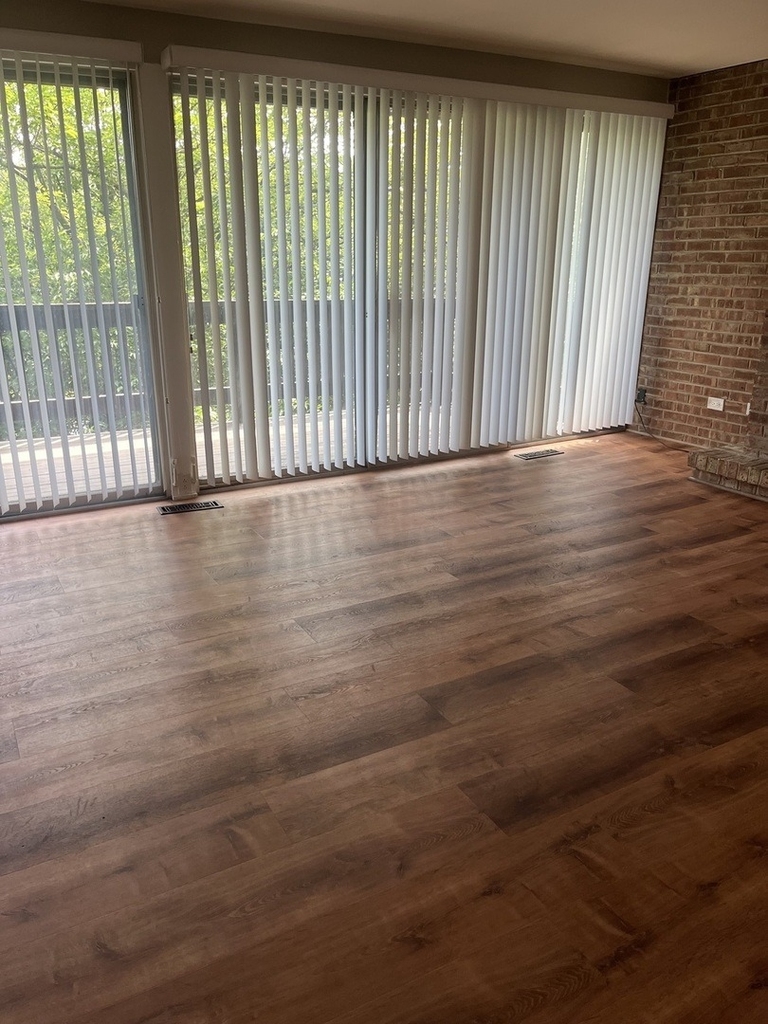 5515 E Lake Drive E - Photo 2