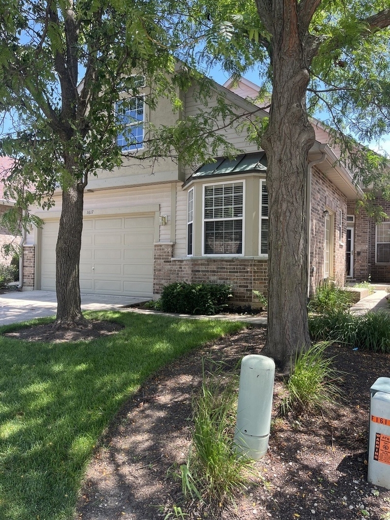 1617 Astor Avenue - Photo 1