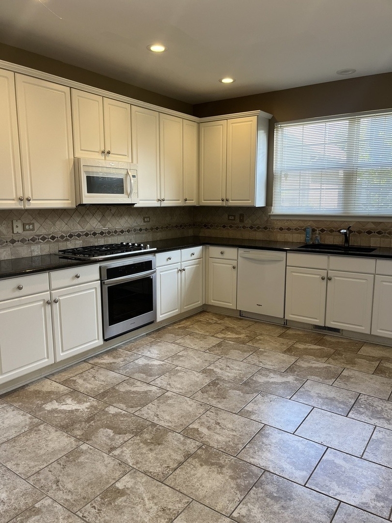 1617 Astor Avenue - Photo 5