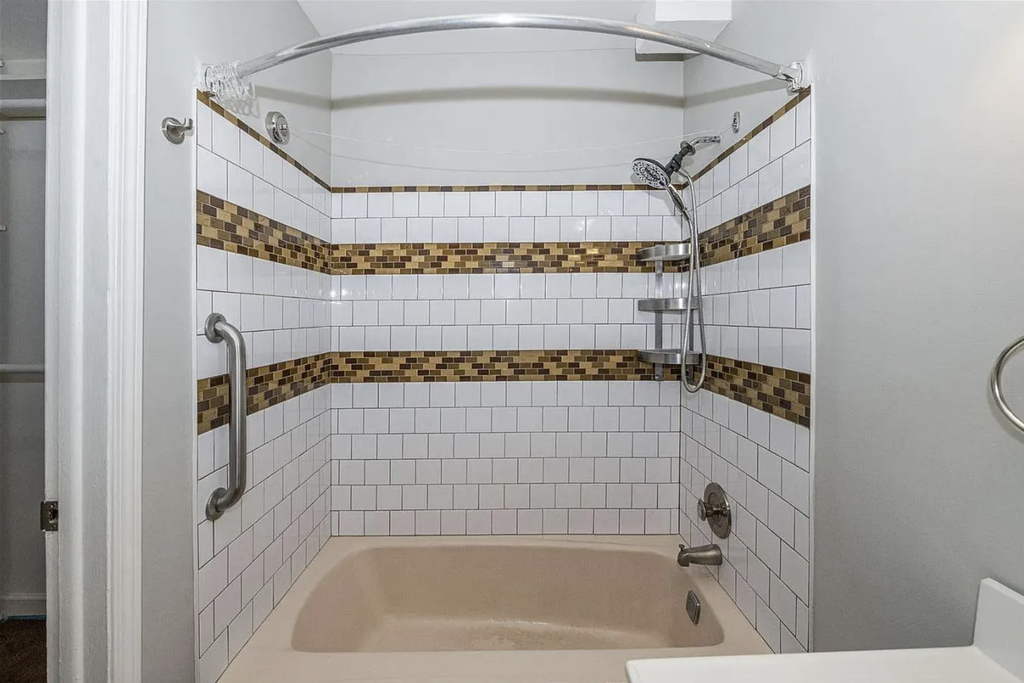 1003 Argyle Street - Photo 9