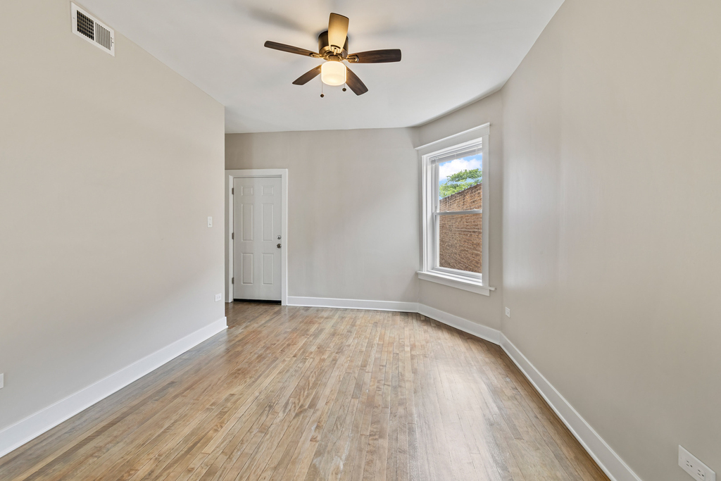 2630 W Division Street - Photo 8