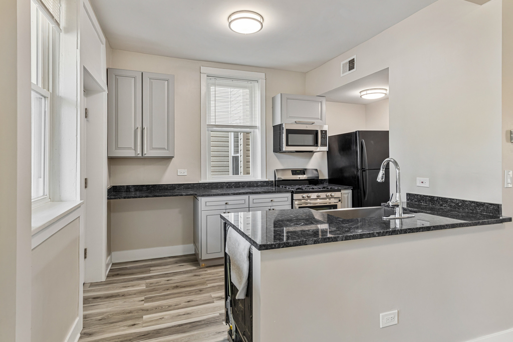 2630 W Division Street - Photo 1