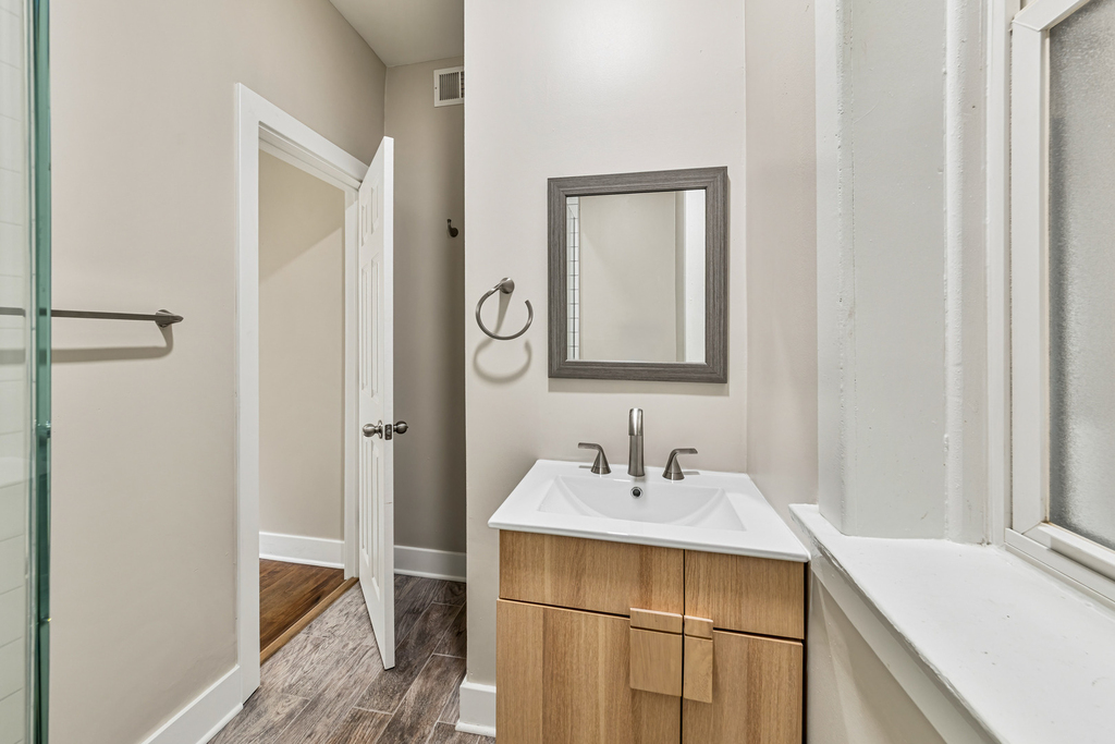 2630 W Division Street - Photo 13