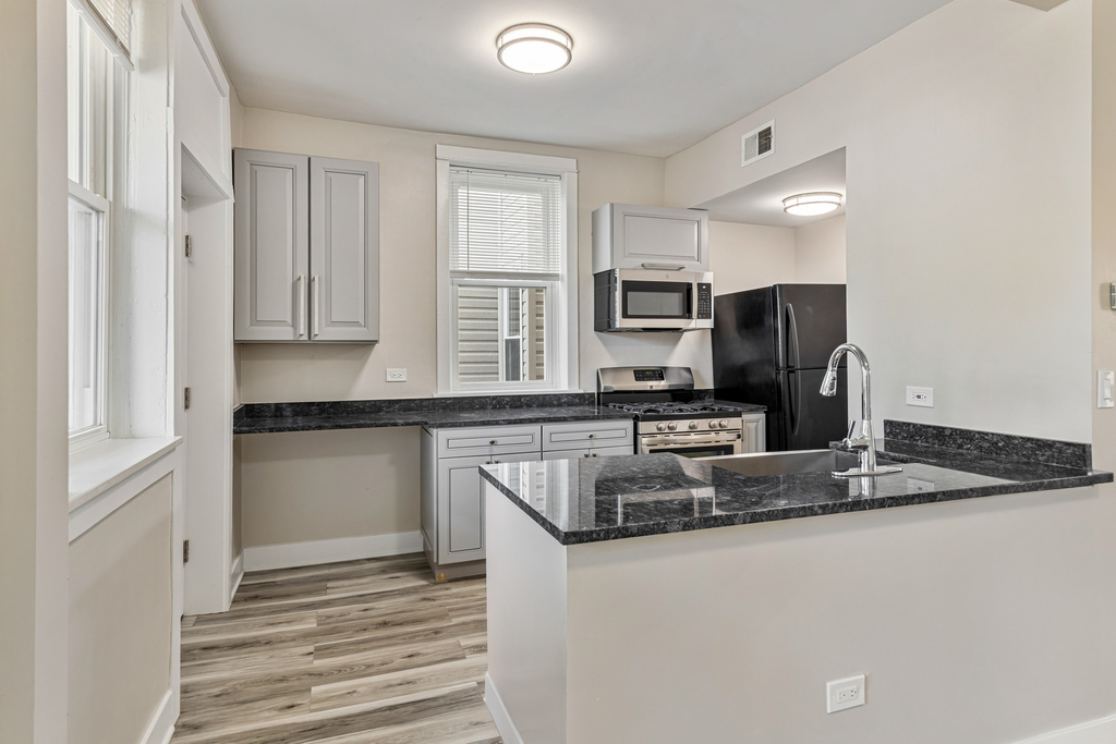 2630 W Division Street - Photo 2