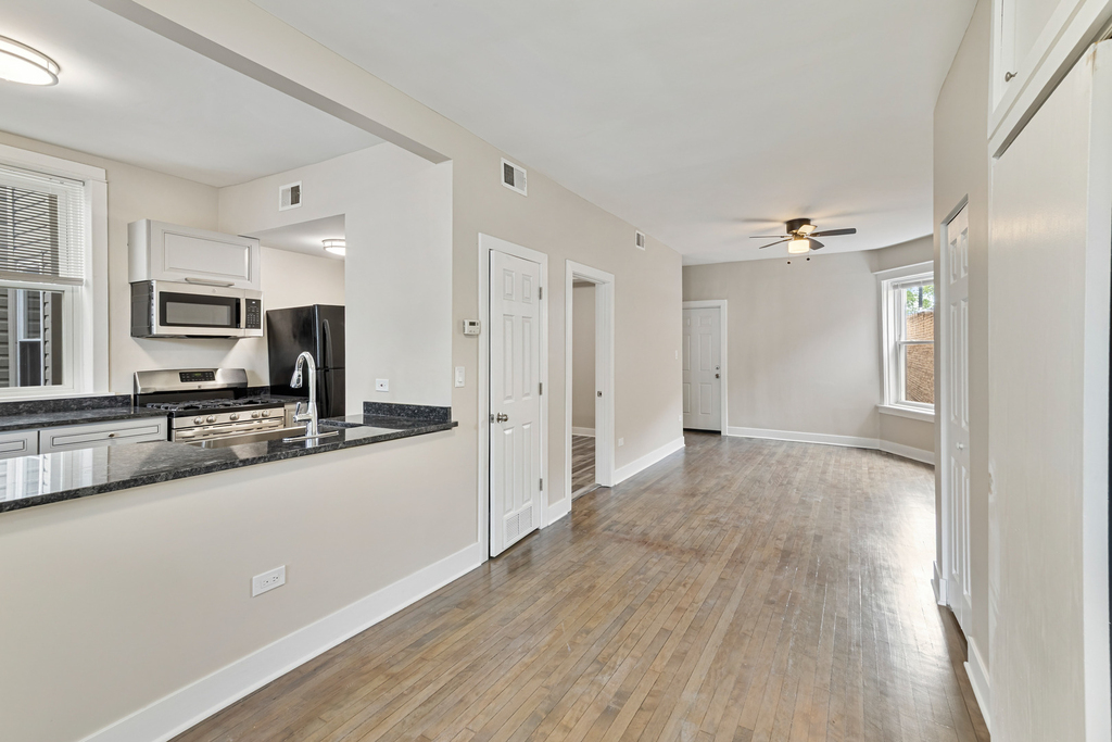 2630 W Division Street - Photo 6
