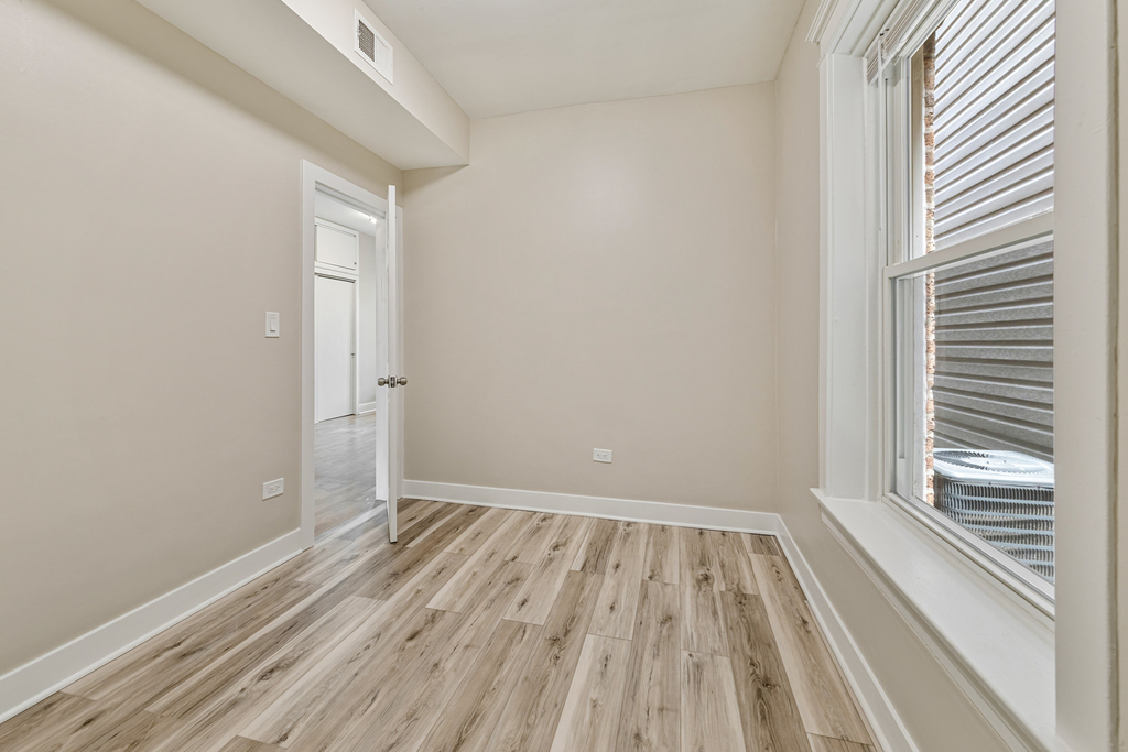 2630 W Division Street - Photo 15