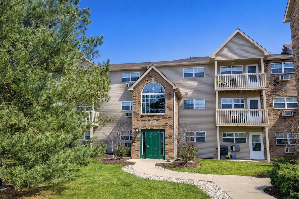 300 Cunat Boulevard - Photo 0