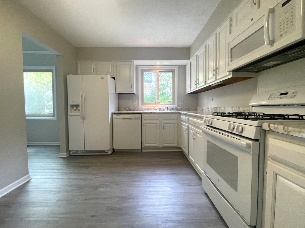 311 E Forest Knoll Drive - Photo 8