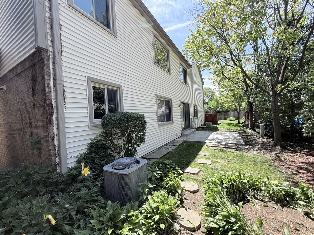 311 E Forest Knoll Drive - Photo 2
