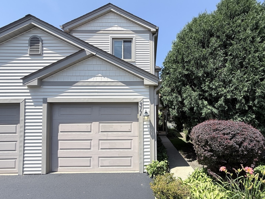 311 E Forest Knoll Drive - Photo 1