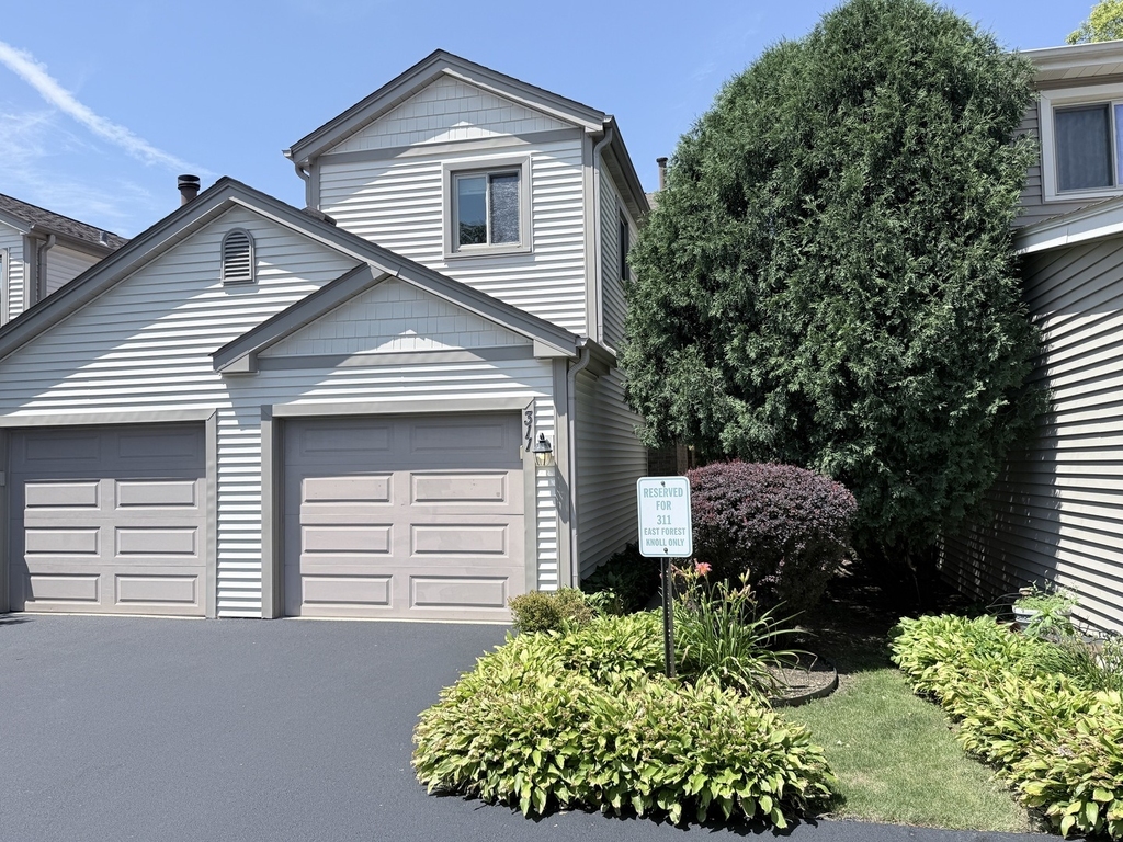 311 E Forest Knoll Drive - Photo 0
