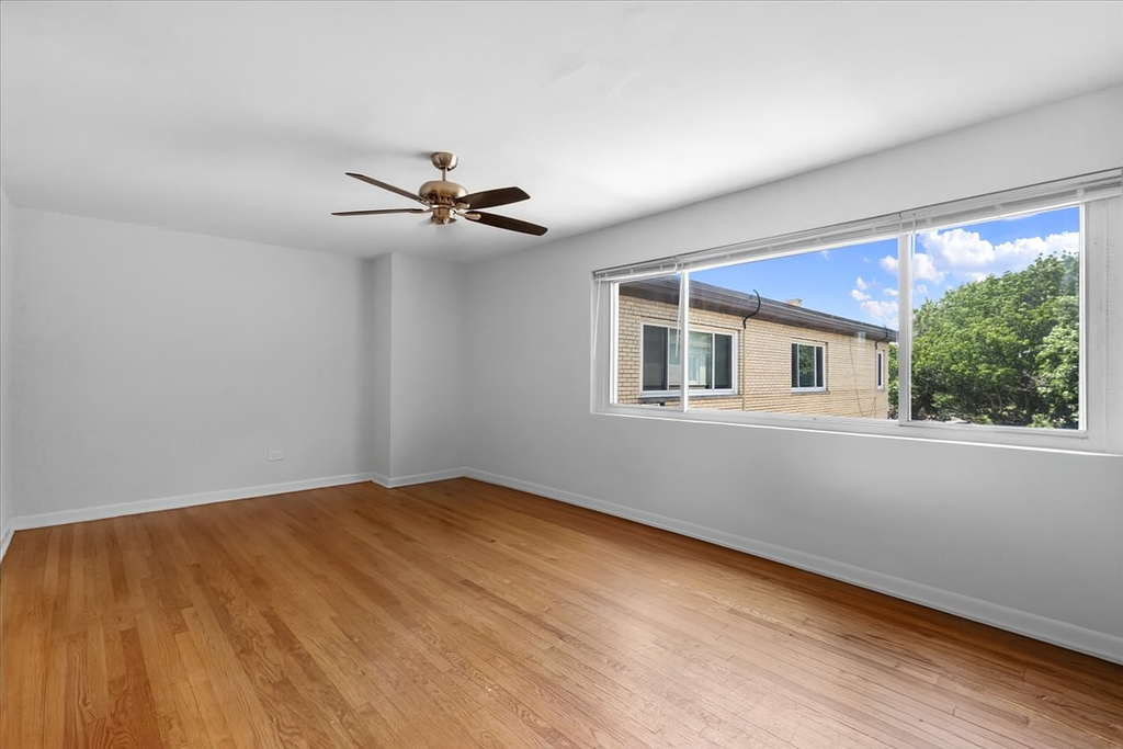 6715 N Hermitage Avenue - Photo 2