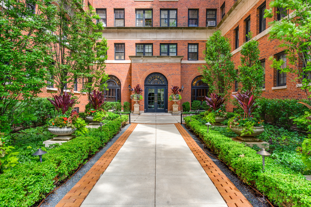 400 W Deming Place - Photo 1