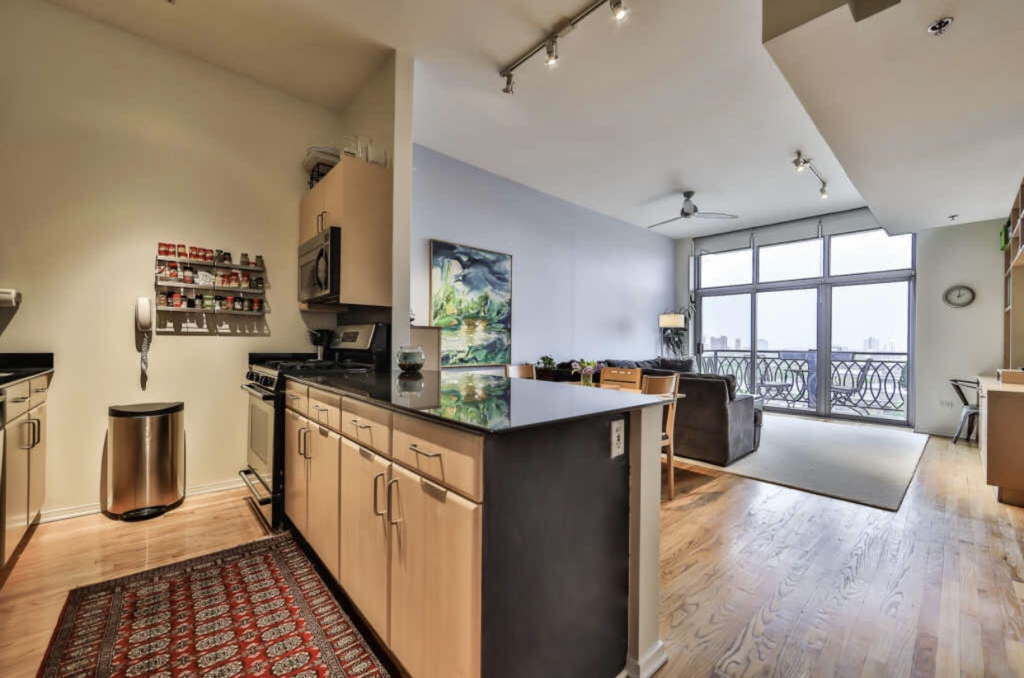 1201 W Adams Street - Photo 3