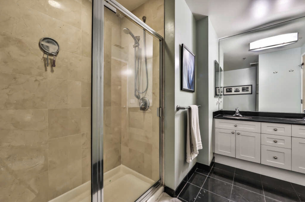 1201 W Adams Street - Photo 6