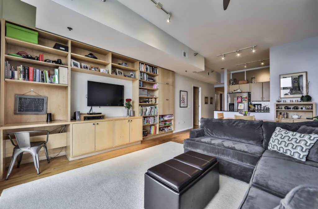 1201 W Adams Street - Photo 2