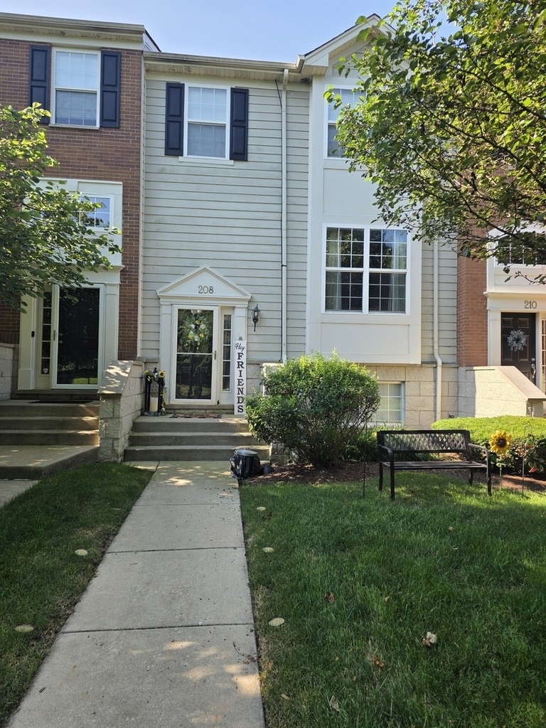 208 Comstock Drive - Photo 0