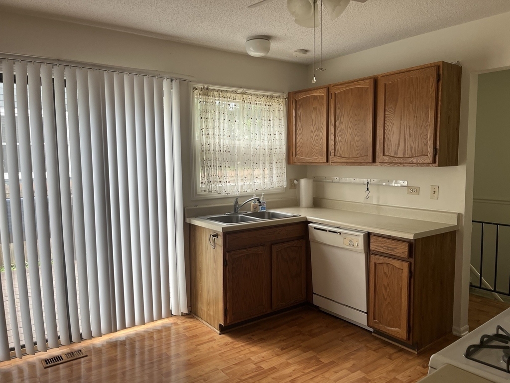 821 Brentwood Drive - Photo 4