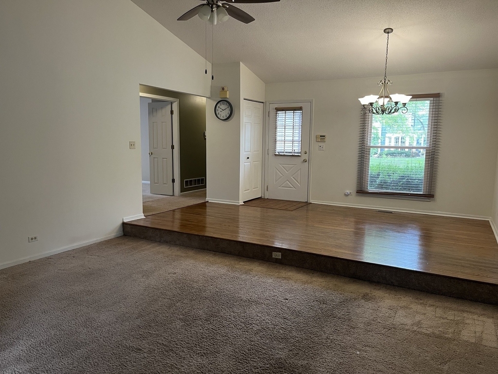 821 Brentwood Drive - Photo 2