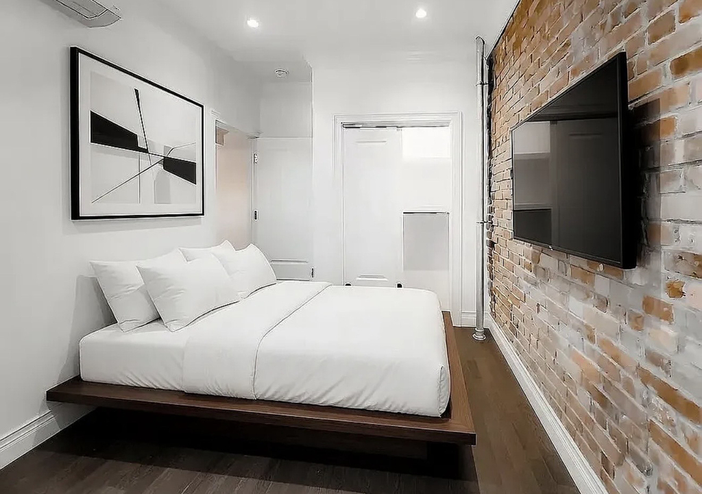 350 3rd Avenue - Photo 3