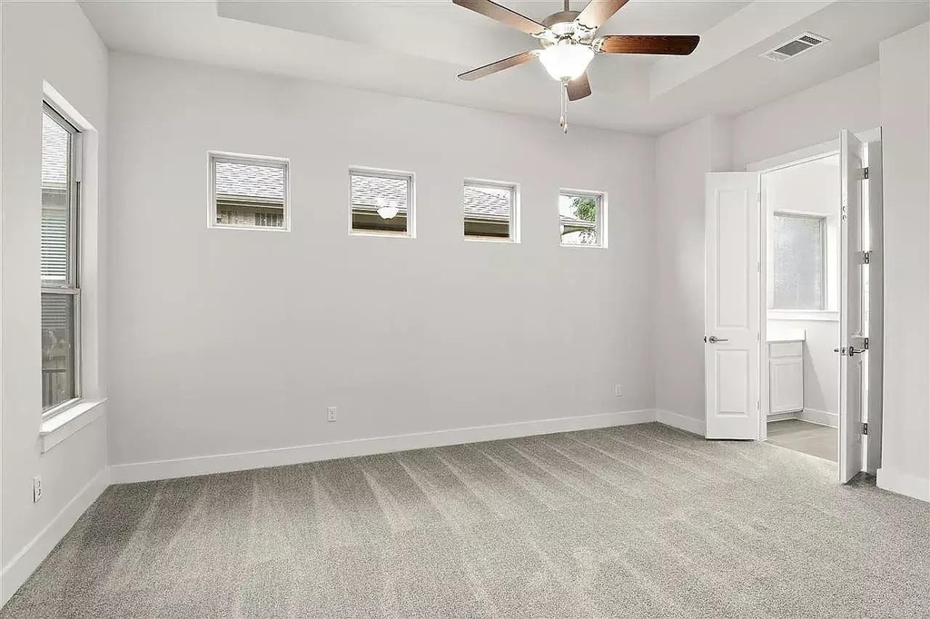 200 Castlefields Street - Photo 2
