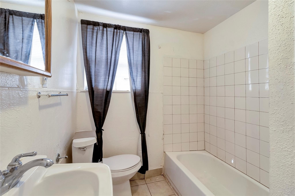 4233 Dupont Street - Photo 8