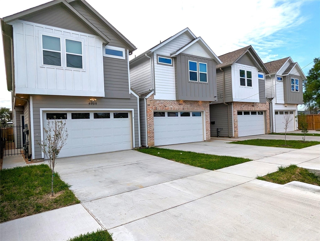 4915 Fisk Street - Photo 0