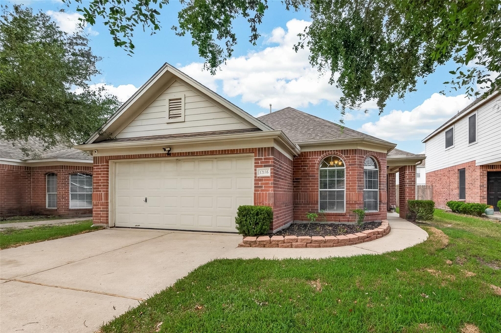 12135 English Brook Circle - Photo 0