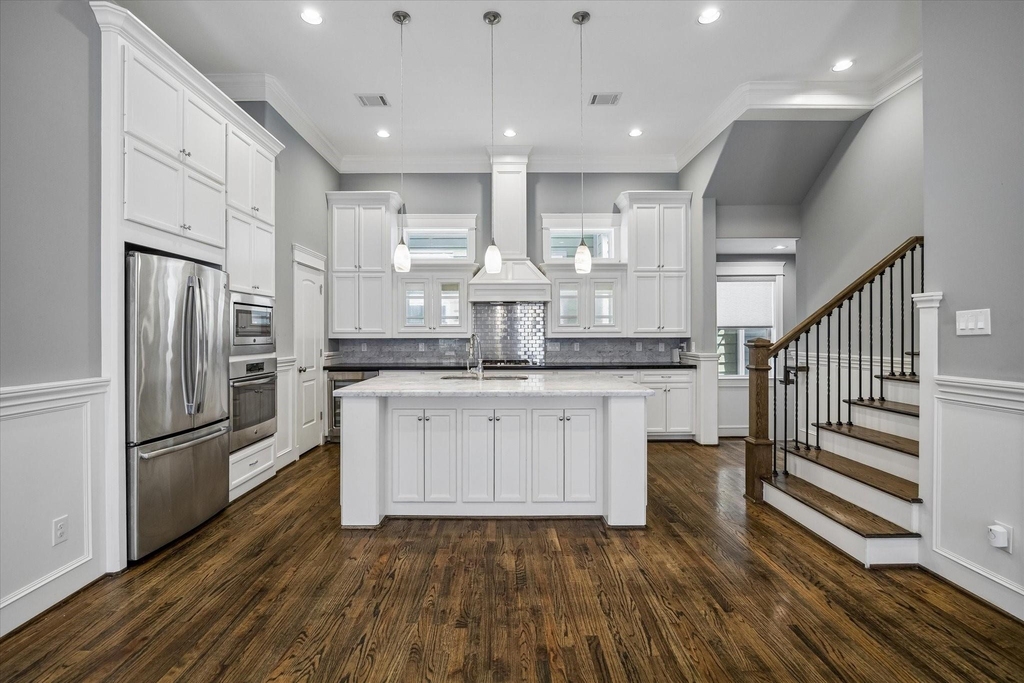 609 Rutland Street - Photo 1