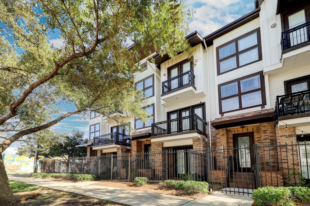 1305 Delano Street - Photo 0