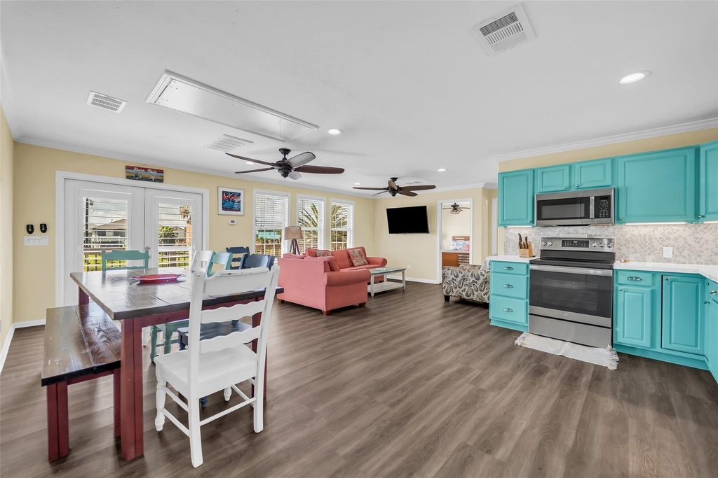 610 Surf Drive - Photo 1