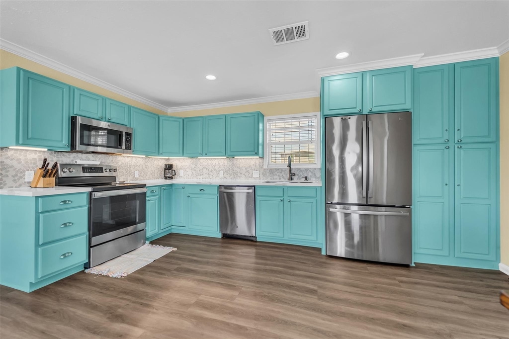 610 Surf Drive - Photo 3