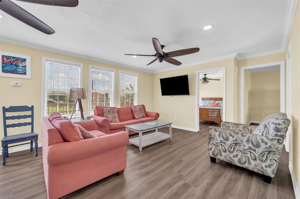 610 Surf Drive - Photo 4