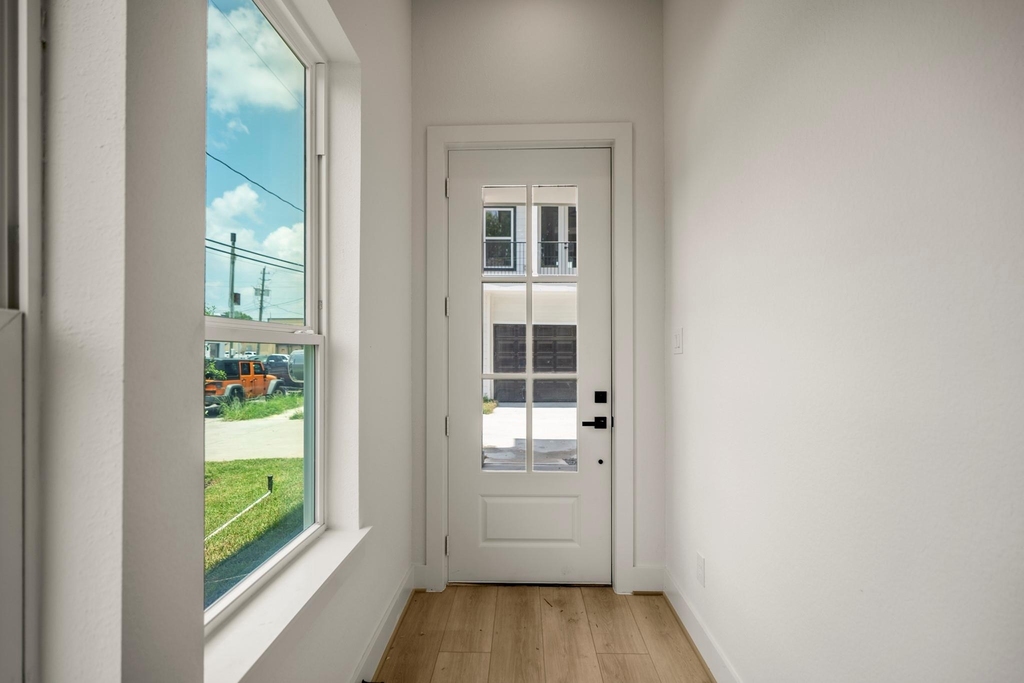 1226 E 23rd Street - Photo 4