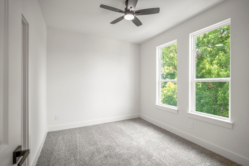 1226 E 23rd Street - Photo 25