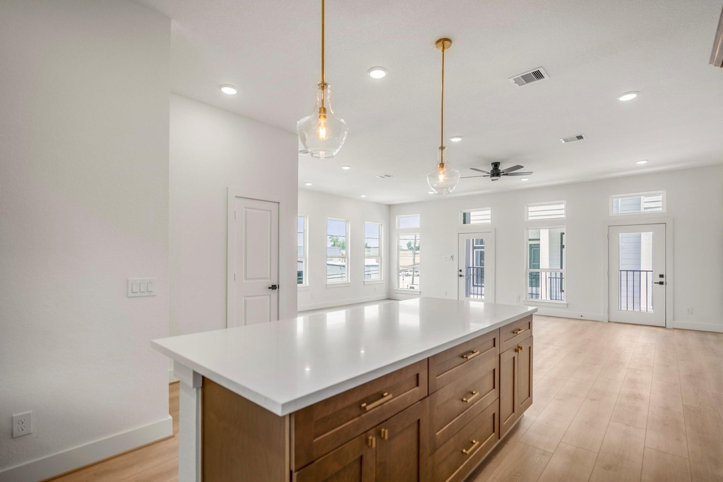 1226 E 23rd Street - Photo 8