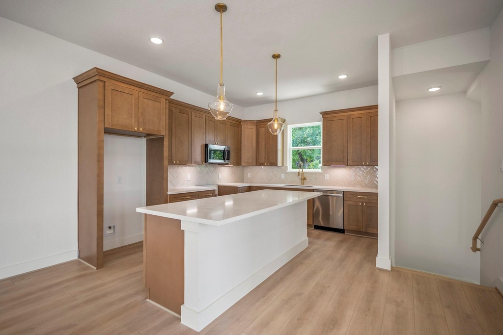 1226 E 23rd Street - Photo 6