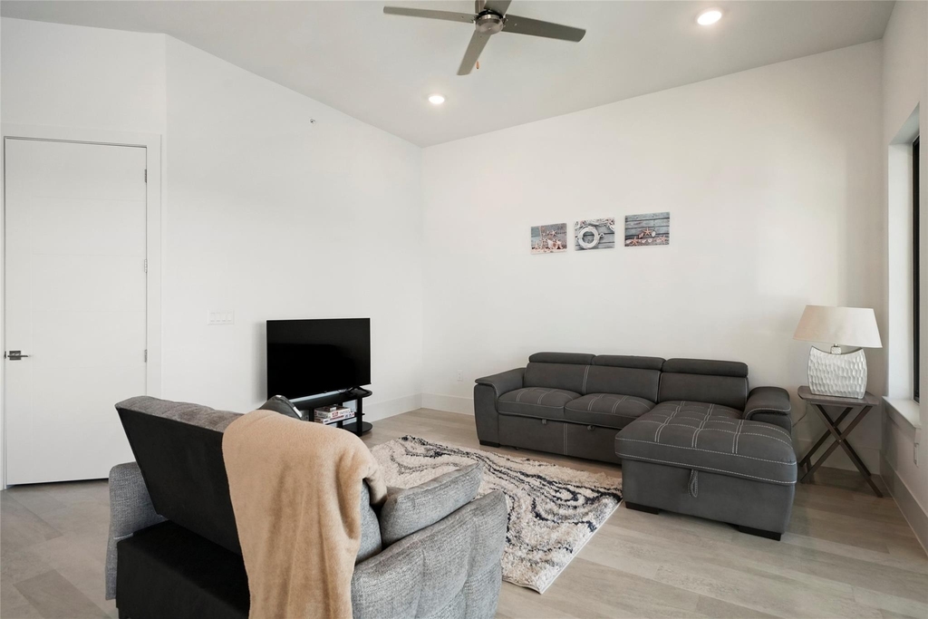 199 Waterpoint Court - Photo 14