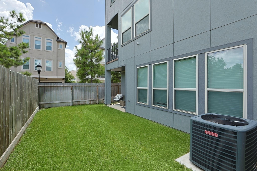 4004 Centre Meadow Way - Photo 28