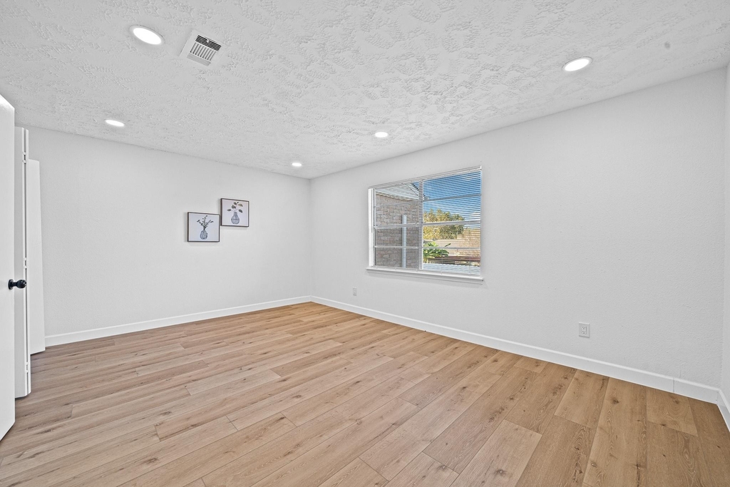 8726 Wilcrest Drive - Photo 10