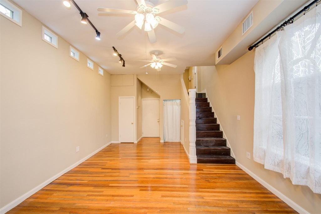 5419 Gulfton Street - Photo 4