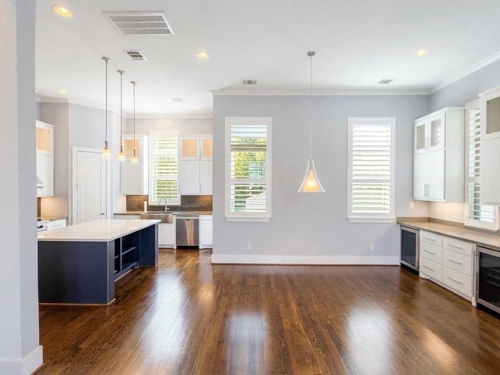 2115 Detering Street - Photo 4