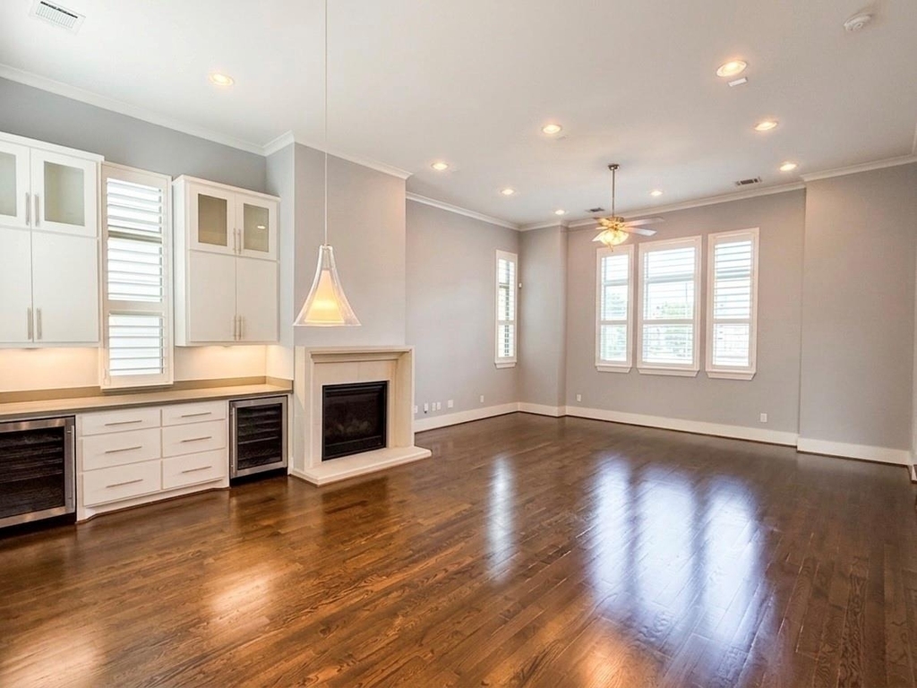 2115 Detering Street - Photo 2