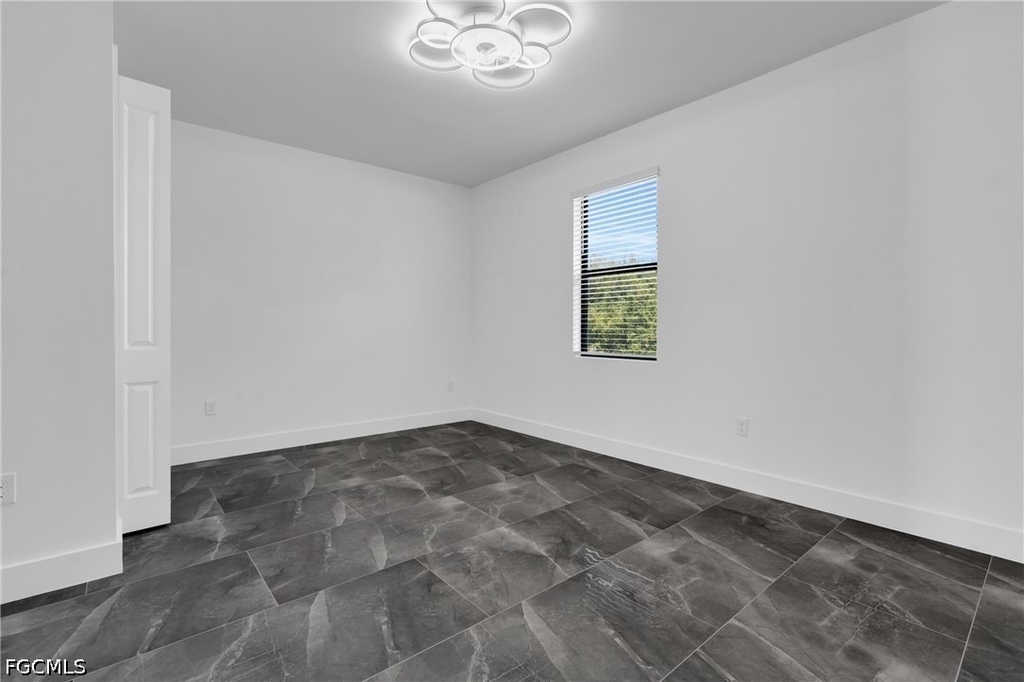 111 Harry Avenue S - Photo 24