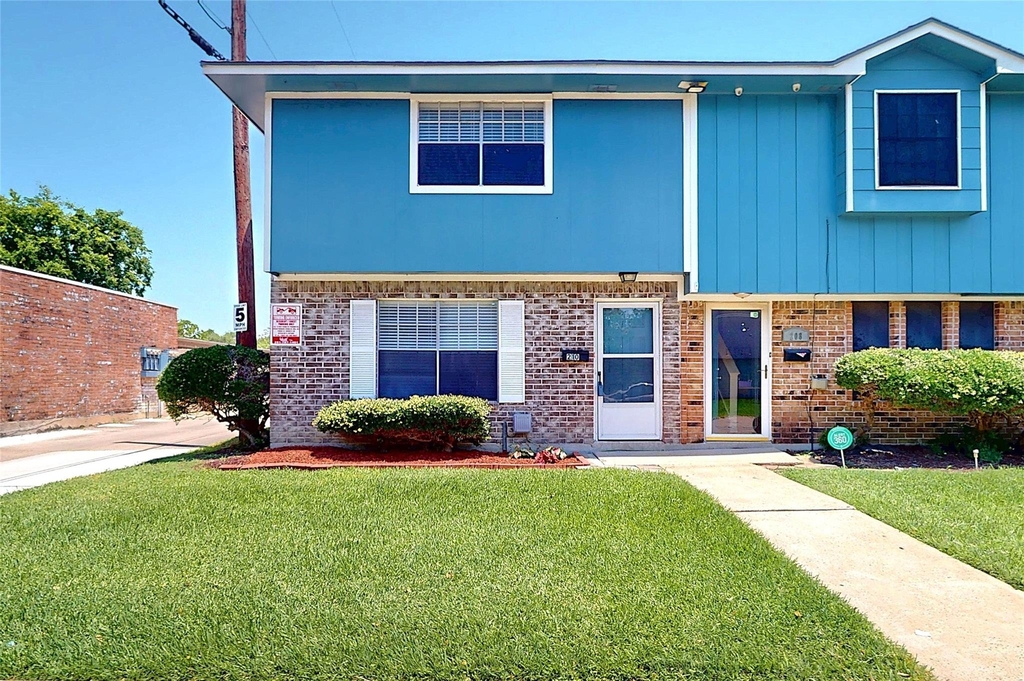 210 W G Street - Photo 0